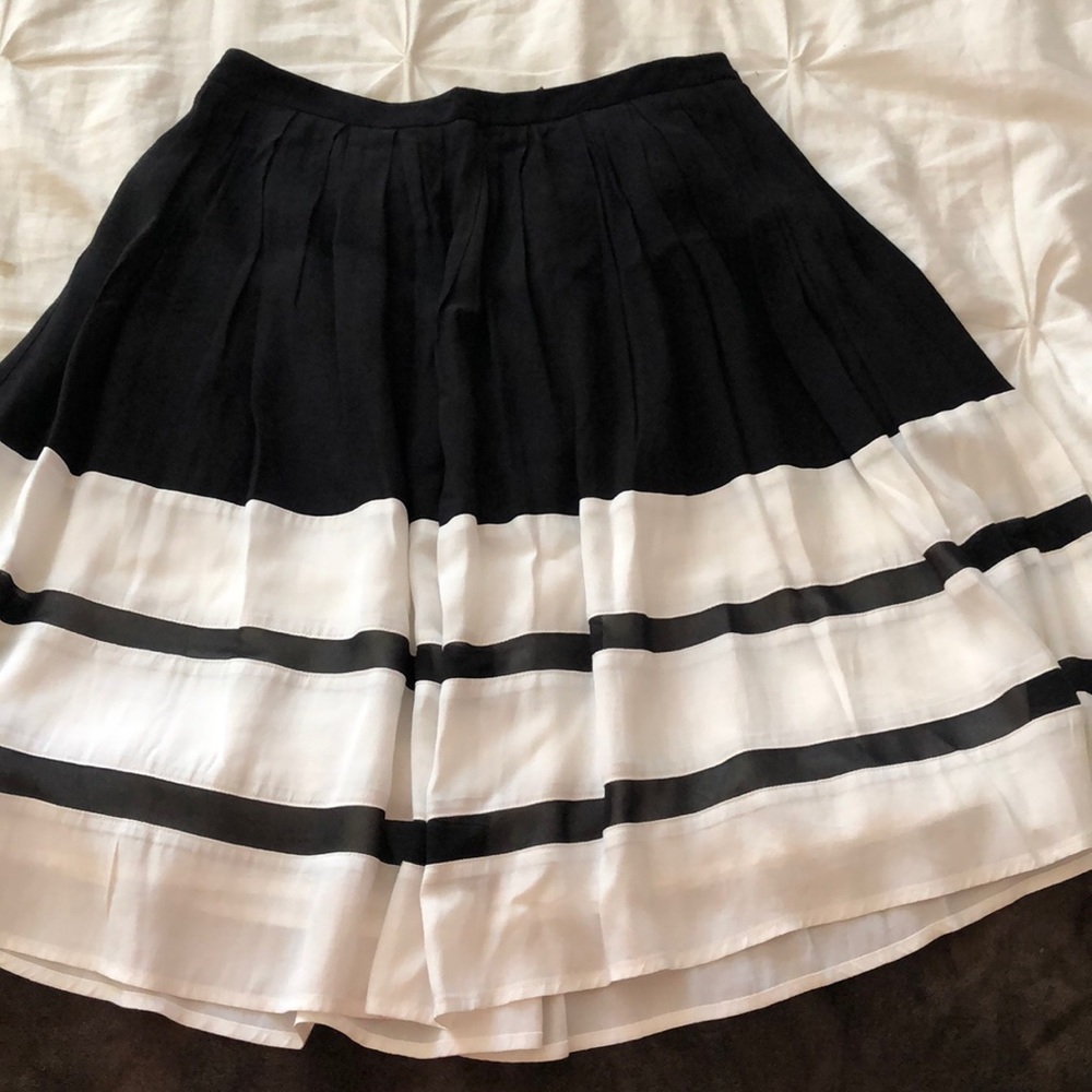 Flowy knee high skirt
